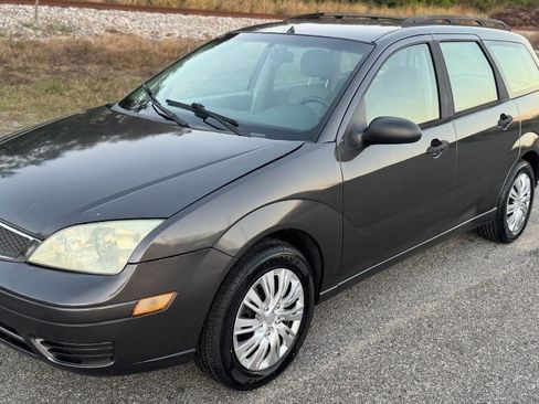 Used 2005 Ford Focus SE image 3