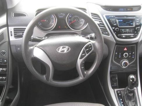 Used 2016 Hyundai Elantra SE FWD image 11