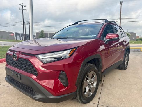 Used 2025 Toyota RAV4 XLE w/ Convenience Package FWD image 7