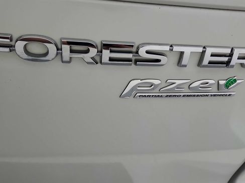 Used 2017 Subaru Forester 2.5i Premium AWD/4WD image 14