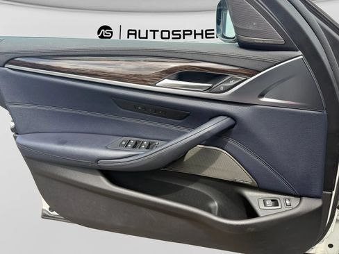 Used 2018 BMW 530e xDrive AWD/4WD image 13