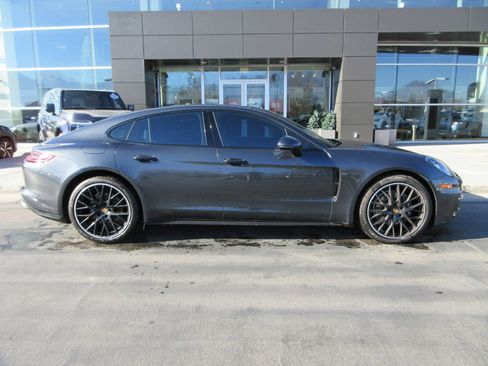 Used 2018 Porsche Panamera 4 image 11