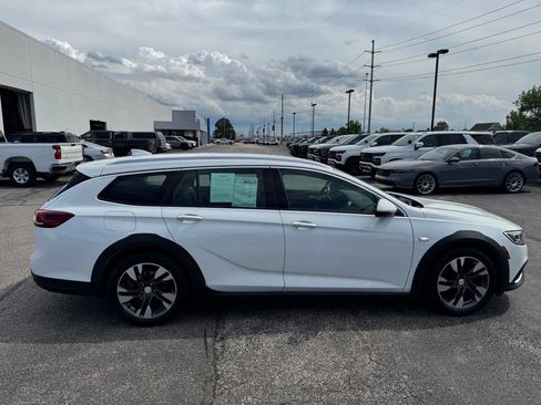 Certified 2018 Buick Regal Essence w/ Driver Confidence Package #1 AWD/4WD image 8