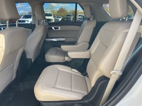 Used 2022 Ford Explorer XLT w/ Equipment Group 202A image 18