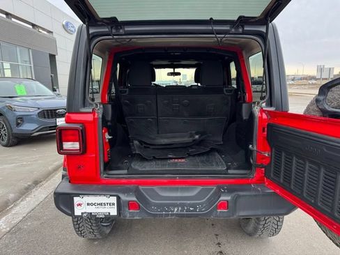 Used 2018 Jeep Wrangler Unlimited Sahara w/ Cold Weather Group AWD/4WD image 35