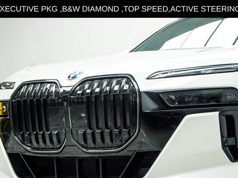 Used 2025 BMW 750e xDrive w/ Executive Package AWD/4WD image 2