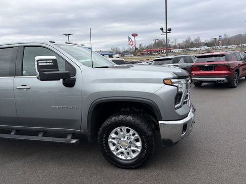 Used 2024 Chevrolet Silverado 2500 LTZ w/ LTZ Convenience Package AWD/4WD image 4