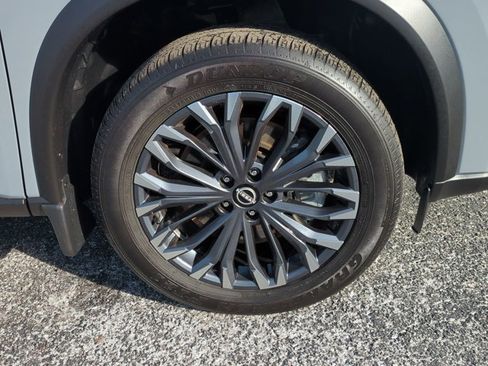 Certified 2025 Nissan Rogue SL w/ Tech Package FWD image 11