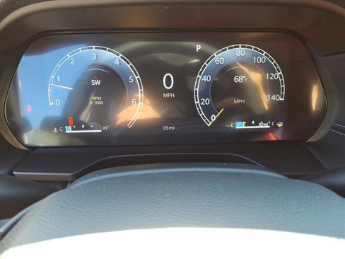 New 2025 Jeep Grand Cherokee Altitude image 9