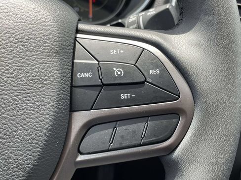 Used 2022 Jeep Cherokee Latitude Lux w/ Sun & Sound Group AWD/4WD image 33