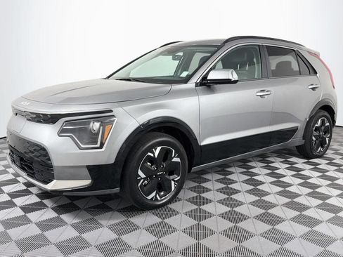 Used 2025 Kia Niro Wind w/ Wind Preserve Package FWD image 6