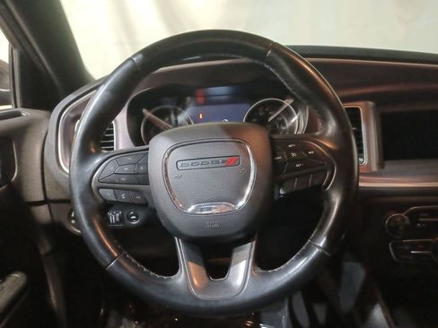 Used 2019 Dodge Charger SXT image 11