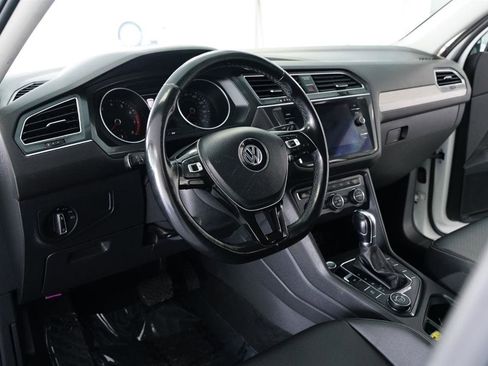 Used 2018 Volkswagen Tiguan SE image 11