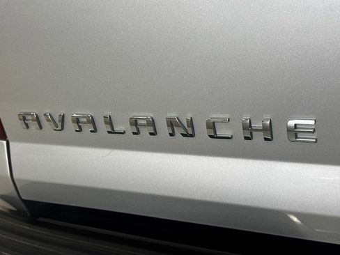 Used 2011 Chevrolet Avalanche LTZ image 31