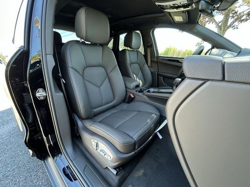 Certified 2025 Porsche Macan image 21