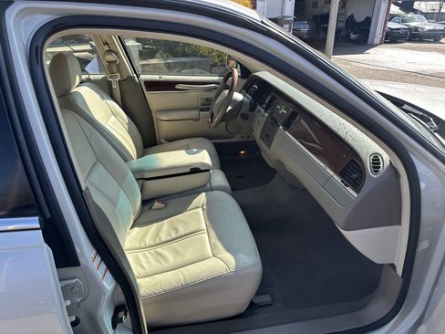Used 2004 Lincoln Town Car Ultimate image 23