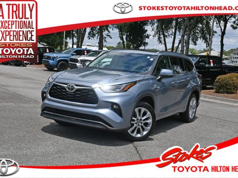 Used 2021 Toyota Highlander Limited FWD image 1