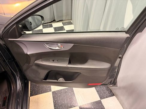 Used 2022 Kia Forte LXS FWD image 16