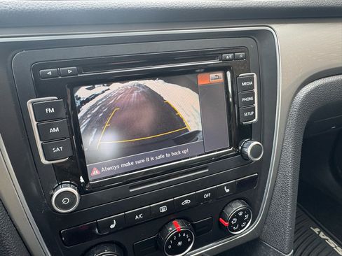 Used 2015 Volkswagen Passat 1.8T Limited Edition image 15