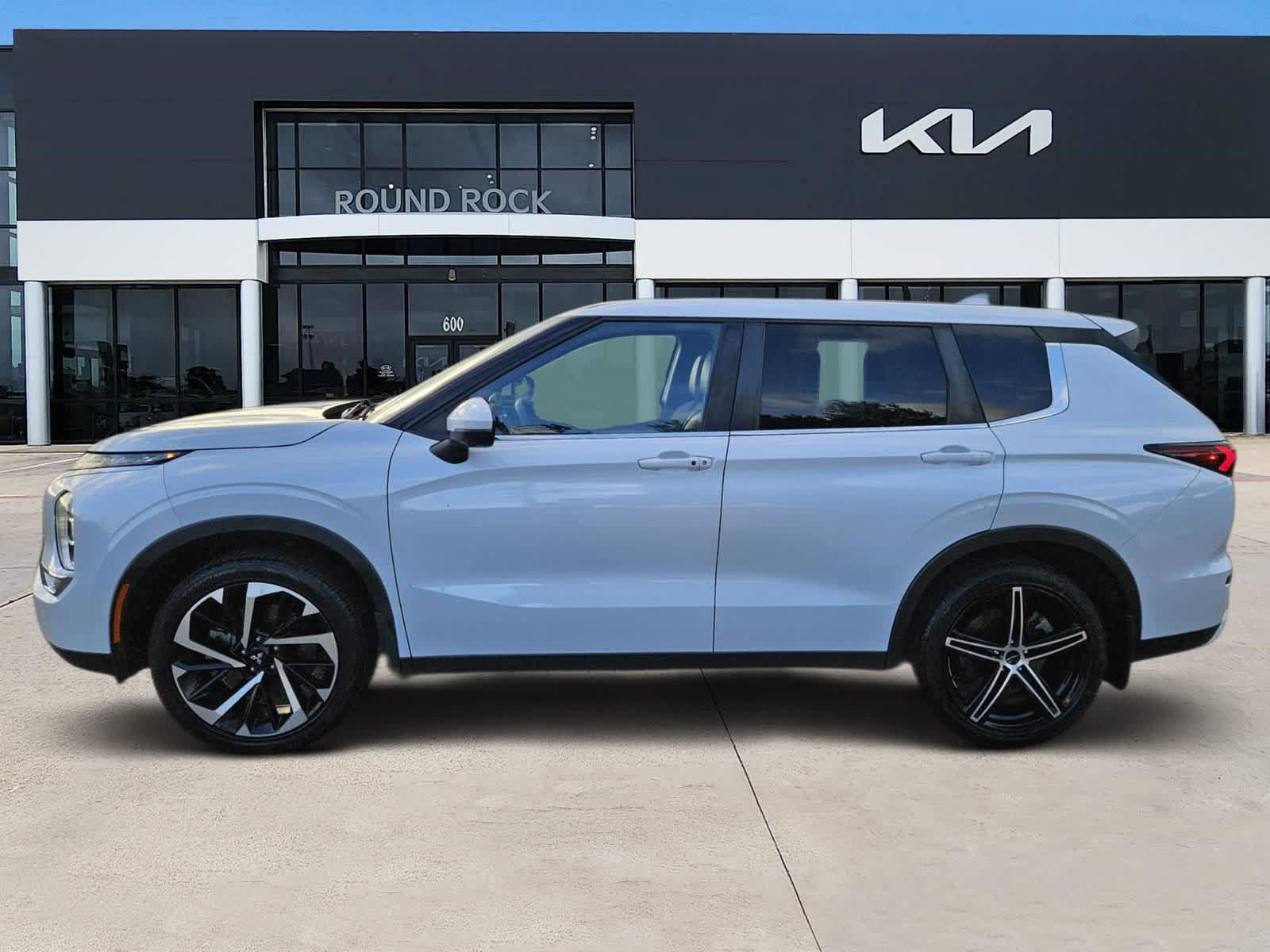 Used 2022 Mitsubishi Outlander SE FWD image 4