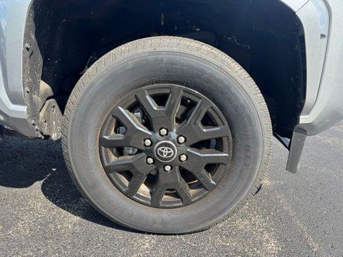 Certified 2025 Toyota Tacoma SR5 AWD/4WD image 9