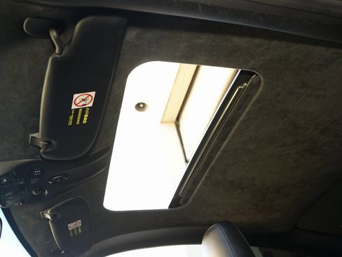 Used 2005 Porsche 911 Carrera image 17