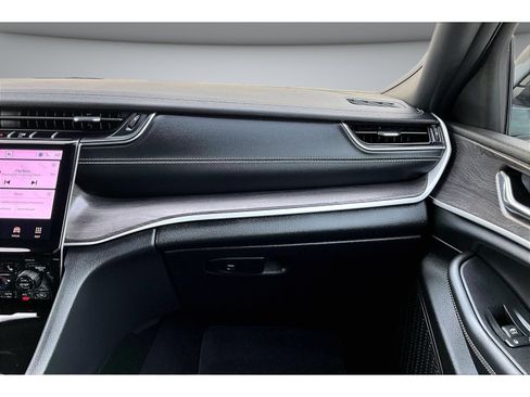 Certified 2025 Jeep Grand Cherokee Limited AWD/4WD image 45