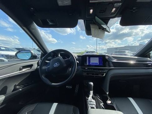 Used 2025 Toyota Camry SE FWD image 5