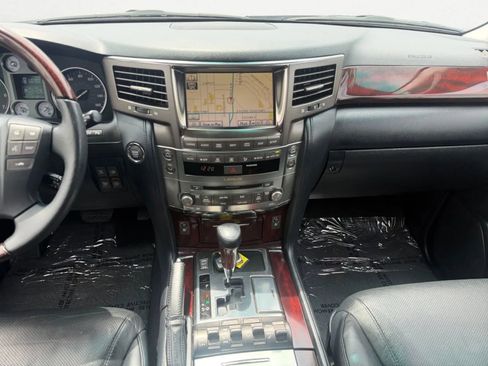 Used 2011 Lexus LX 570 4WD w/ Luxury Pkg w/Pre-crash image 11