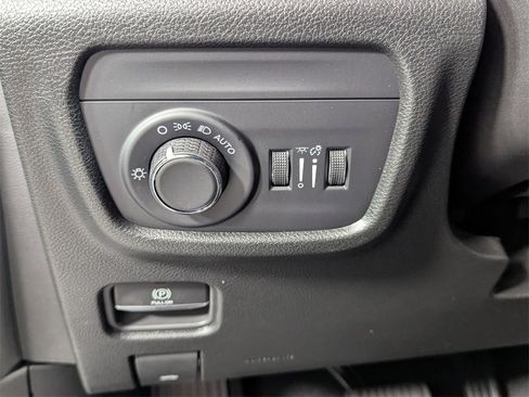 New 2025 Jeep Grand Cherokee Altitude image 12