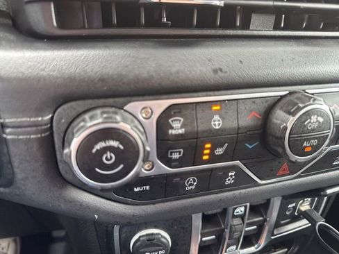 Used 2025 Jeep Wrangler Unlimited Sahara AWD/4WD image 8