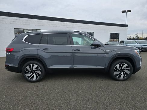 New 2026 Volkswagen Atlas SEL image 3