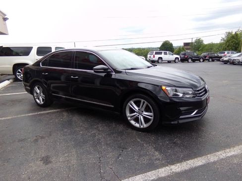 Used 2016 Volkswagen Passat 1.8T S FWD image 3