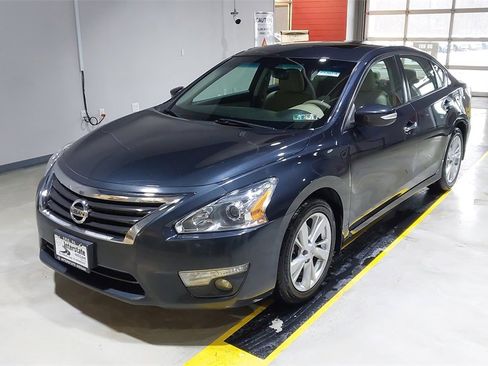 Used 2015 Nissan Altima 2.5 SV w/ Convenience Package image 18