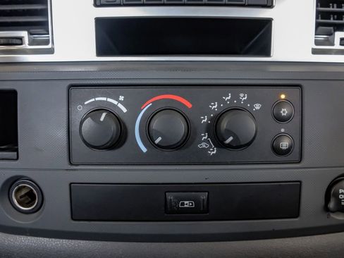 Used 2008 Dodge Ram 1500 Truck SLT image 25