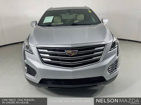Used 2017 Cadillac XT5 FWD image 2