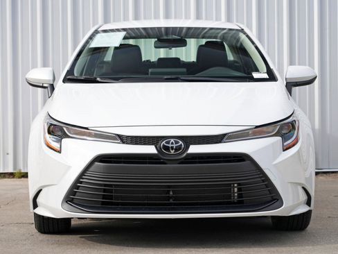 Used 2025 Toyota Corolla LE image 6