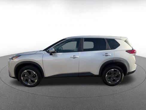 Used 2025 Nissan Rogue SV image 9
