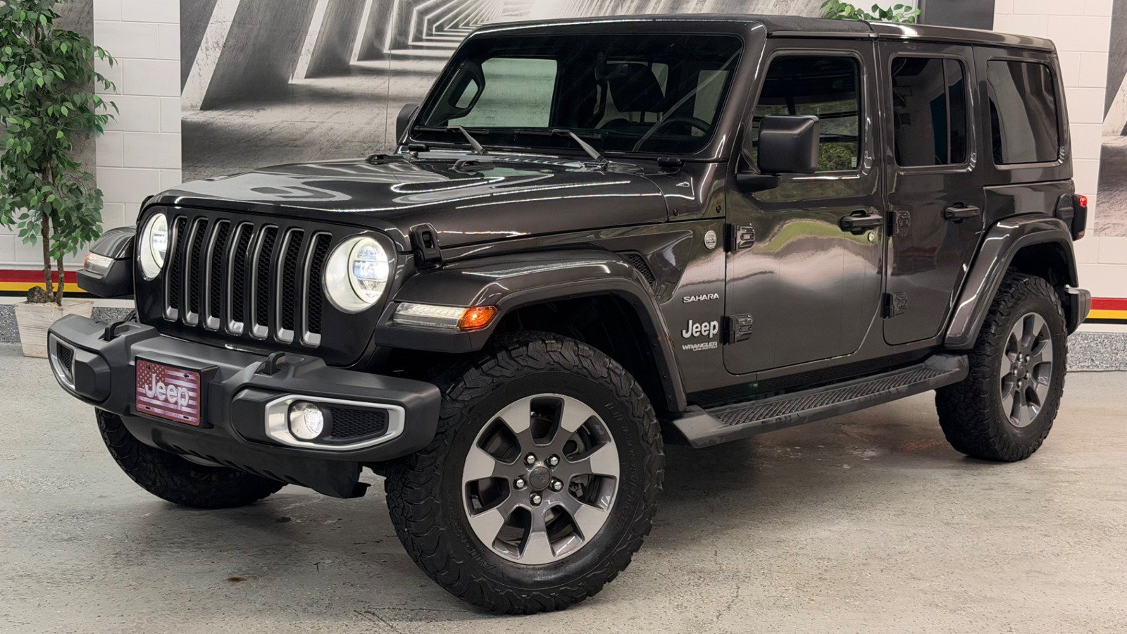 Used 2019 Jeep Wrangler Unlimited Sahara AWD/4WD image 2