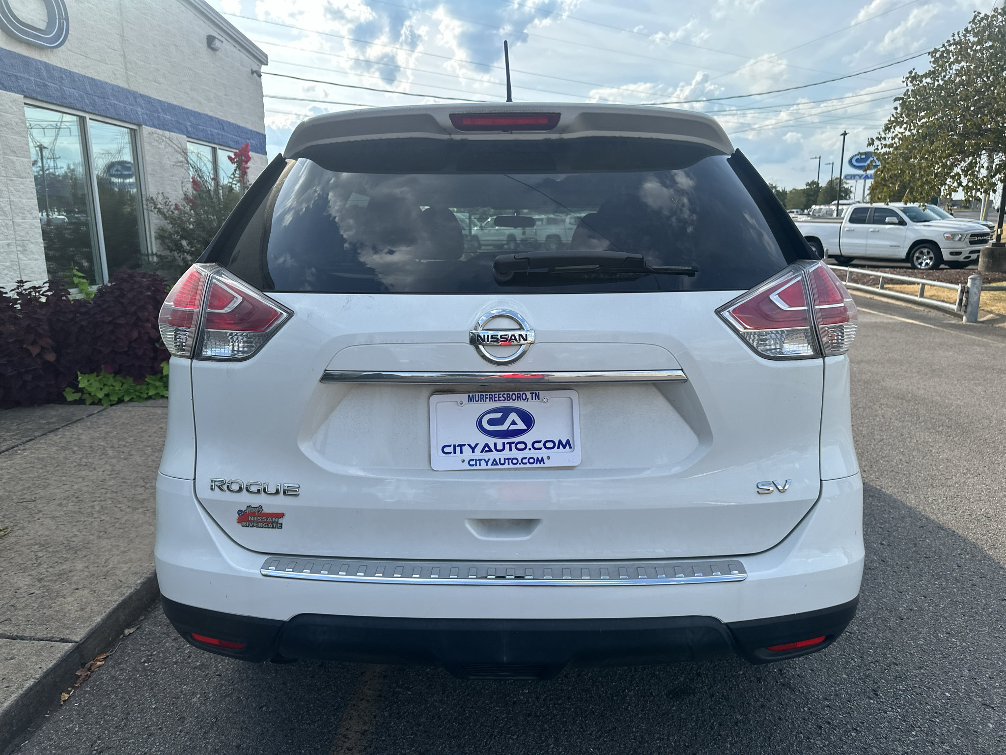 Used 2015 Nissan Rogue SV FWD image 5