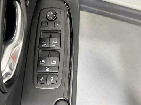 Used 2023 Jeep Cherokee Altitude Lux w/ Lux Elite Package AWD/4WD image 18