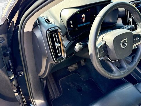 Used 2023 Volvo XC40 B5 Plus image 11