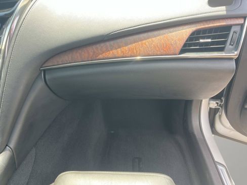Used 2019 Cadillac CTS Luxury RWD image 22