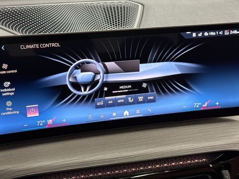 Used 2026 BMW 330i Sedan w/ Premium Package image 26