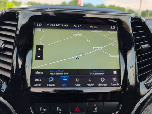 Used 2021 Jeep Cherokee High Altitude AWD/4WD image 23
