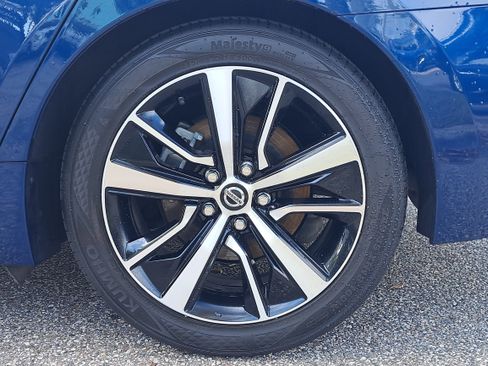 Certified 2022 Nissan Maxima SV w/ Floor Mat Group FWD image 9