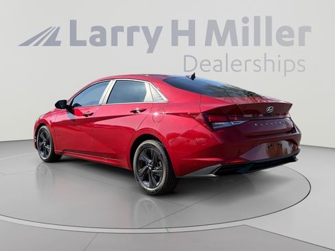 Used 2022 Hyundai Elantra SEL w/ Convenience Package FWD image 4