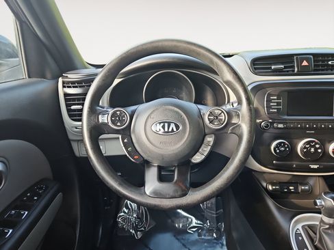Used 2018 Kia Soul FWD image 12