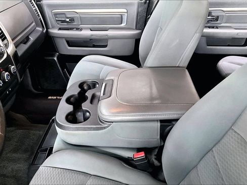 Used 2017 RAM 1500 Classic SLT AWD/4WD image 16