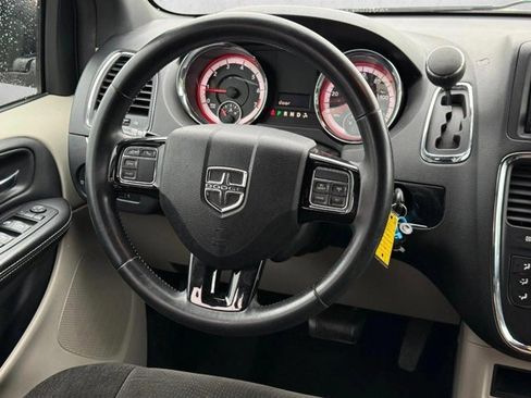 Used 2016 Dodge Grand Caravan SE FWD image 14